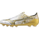 品番 P1GA2462 ブランド MIZUNO(ミズノ) 詳細 【商品名】ミズノアルファ ELITE(サッカー／フットボール)【カラー】50ホワイト×ゴールド×ブラック【素材】甲材／合成皮革底材／合成底【原産国】ベトナム製【特長】フィッティングと軽量性を兼ね備えたスピードブーツ。スピードを追求した5層構造のアッパーは、軽量性だけではなく柔らかなフィット感と素足感覚を追求。アウトソールはα Triangle Stud採用で、縦へのスピードにフォーカス。また、踵部分のミズノエナジーがクッション性を高めハードワークに貢献。シューズの命とも言えるラストには、Engineered Fit Last NEOを採用。・アッパーの特徴：エンジニアードフィットラストネオ・天然芝／土／人工芝のグランド用・サッカースパイク固定式・ミズノアルファ ELITE トップモデル・約200g（27.0cm片方）・ゼログライドライトカップインソール（取り外し可）・2E相当の方向け ベトナム ※在庫はメーカーと共有しておりますので、店頭在庫が欠品の場合はメーカー取り寄せとなり、入荷まで1週間ほど掛かる場合もございます。※メーカー在庫は非常に流動的でございます。メーカー在庫完売の為、商品をご用意することが出来ない場合がございます。※モニタ閲覧環境によっては、画面の商品と実際の商品の色が異なって見える場合がありますがご了承ください。※当店では複数店舗で在庫を共有している為、稀にご注文が重なり在庫切れとなる場合がございます。その際はメールにてご連絡させていただいております。ご了承くださいませ。メーカー希望小売価格はメーカーサイトに基づいて掲載しています。