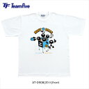 品番 AT-0908 ブランド Team Five(チームファイブ) 詳細 半袖 Tシャツ ｢メニー・ボールズ！｣カラー：ホワイトサイズ：SS, S, M, L, LL素材：エアブラスト「しなやか」と「軽さ」を合わせ持つ練習用に最適素材「エアブラスト」を採用したTシャツ。体の動きに対して忠実に反応してくれる洗練された素材感は、多くのケイジャーに好評。もちろん、優れた通気性と、吸汗発散機能は折り紙付き！ エアブラスト ※店頭在庫が欠品の場合はメーカー取り寄せとなり、入荷まで1週間ほど掛かる場合もございます。※メーカー在庫は非常に流動的でございます。メーカー在庫完売の為、商品をご用意することが出来ない場合がございます。※モニタ閲覧環境によっては、画面の商品と実際の商品の色が異なって見える場合がありますがご了承ください。※当店では複数店舗で在庫を共有している為、稀にご注文が重なり在庫切れとなる場合がございます。その際はメールにてご連絡させていただいております。ご了承くださいませ。メーカー希望小売価格はメーカーサイトに基づいて掲載しています。