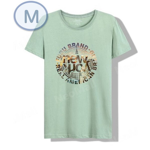 〜title〜 夏の定番 ☆ 丸首 半袖 Tシャツ【460】 グリーン Mサイズ トップス シャツ シンプル イラスト デザイン 春夏 商品詳細 カラー：グリーン　※カラーは1枚目写真参照サイズ：M　※1〜2cm程の誤差がある場合がございます。　※ゆったり目に着たい方は1〜2サイズ上をお勧めさせていただいております。　-------------------------------------------------------------【配送について】海外自社倉庫からの発送となります。お届けまでに約2〜4週間ほどとなります。※天候や通関の混雑により、商品お届けまでに4週間を超えてしまう場合もございます。あらかじめご了承下さい。-------------------------------------------------------------注意事項■商品保証・返品対応について■≪商品発送後、初期不良7日間の対応について≫初期不良の対応につきましては往復の送料を当方負担致します。≪初期不良以外の保証対応について≫初期不良の経過している保証対応時の往復の送料はお客様負担になりますのでご了承下さい。★保障期間内であってもお客様都合によるご返品はお受けできませんので、あらかじめご了承ください★加工している場合や使用済み、付属品の抜き取り等が判明した場合には、いかなる理由でも返品・交換は出来ません。洋服に関しては、洗濯されたものは使用済みとないますので返品・交換はできません。★トラブル発生時、迅速に対応いたしますので、いきなりの悪い評価をご遠慮下さい。★メーカー品ではない為、取り扱いについてのサポートはできませんのでご了承下さい。★商品は新品未使用品ですが、パッケージが輸送や保管の関係上で多少キズ・汚れがある場合がありますのでご了承下さい★ロットにより、写真と色合いが異なる場合がありますのでご了承下さい。★この商品は輸入品につき細かい傷がある場合がございます。神経質、転売目的の方や海外製品に抵抗のある方は入札をお控え下さい。以上をご理解頂ける方のみご入札をお願い致します。apa-460-gr-M0