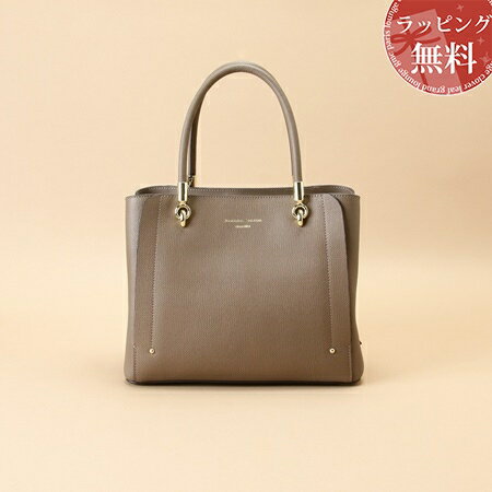 ■説明文Samantha Thavasa(サマンサタバサ)のAvec toi Small（Leather square tote）。マットで細かいシュリンクの型押しのスプリットレザーを使用したトートバッグ。オリジナルのハンドル金具で華やかな印象に。付属のショルダーベルトをつけて肩掛け・斜め掛けでも使用可能です。iPadの持ち歩きなどにも便利◎ポケットはファスナーポケット、ベタポケットが付き収納スペースも充実してます。■サイズ幅26cm/高さ21cm/マチ13cm/持ち手上がり12.5cm/ショルダー：最長129cm/ショルダー：最短112.5cm/重さ765g■素材牛床革Samantha Thavasa(サマンサタバサ)のAvec toi Small（Leather square tote）☆