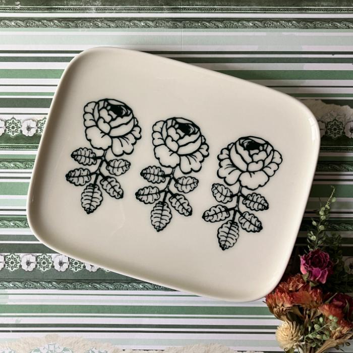【USED】marimekko VIHKIRUUSU モスグリーン(ライン) プレート マリメッコ ヴィヒキルース【海外直輸入USED品】のサムネイル