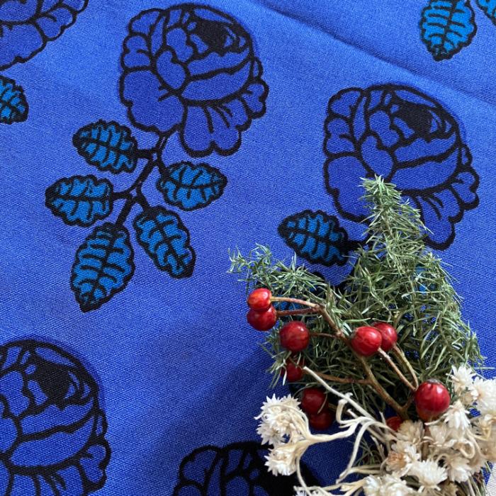 marimekko VIHKIRUUSU ファブリック 29×17 カットクロス はぎれ ブルー 2011 クリスマス マリメッコ ヴィヒキルース バラ 薔薇 ばら