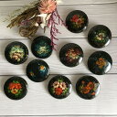 ロシア ジョストボ ブローチ ハンドメイド トールペイント 手工芸 ファッション アクセサリー 民芸 工芸 木製 スーベニア お土産 伝統 美術 アート 置物 雑貨 飾り HAND MADE