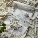 【USED】テーブルランナー スウェーデン 95×36 松ぼっくり ベル リボン クリスマス 刺繍 インテリア キッチン コットン 綿 長方形 リビング カーテ...