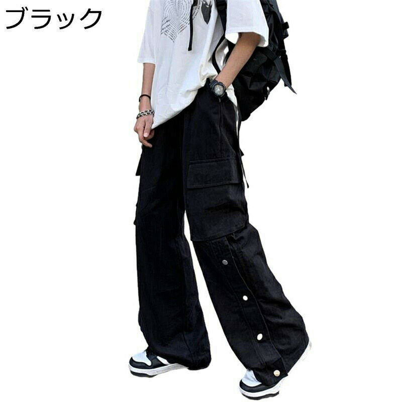 　　　 ◆◇◆人気の秘密◆◇◆ 【素材】綿素材を使用しさらりとした肌触りと優れた通気性が特徴のメンズロングパンツが登場致します。春夏の季節に大活躍する一枚です。柔らかい 肌触りの良い さらりとした肌触りの素材を採用、動きやすさがアップ。 【フラップポケット】サイドのフラップポケットなどの カーゴパンツのポイントを押さえながらも、スポーティなジョガースタイルが融合したルックスです。ポケットに深さがあり、小物の収納は便利し、また財布やスマホなどの小物を落ちた心配もなく、ステッチもちゃんと隠されています。 【ウェストゴム】ロングパンツはウェスト部分に弾性のゴムを付くので、窮屈さを感じさせない。ひもも付きので、細かなサイズ調整ができる 【ゆったり】ボリューム感のあるシルエットが特徴です。存在感のある一着なので、オーバーシャツやビッグTでさらっと着こなすだけでスタイルが決まります。合わせ方によってコーディネートのテイストが変わるので、飽きずに長く着て頂けます。 【用途】シンプルでおしゃれなデザイン、スポーツはもちろん、ダンス衣装または日常着として、ファション感とスタイルの良い一着です。シンプルだから、コーディネートやすい、簡単な上着と組み合わせてもかっこいいです。スポーツパンツ、ダンスパンツ、カジュアルパンツとしてもきっと重宝します。 　　　◆◇◆注意事項◆◇◆ご覧のモニターの環境、撮影環境により実物と色味が異なって見える場合がございます。湿った状態で他のものと擦り合わせると色が移る恐れがあります。濃色品の洗濯時は、白色、淡色と分けて洗ってください。説明 ※パッケージ内容はズボンのみで、他のアクセサリーなどは含まれていません。 ★素材：綿 目安なサイズは画像までご参考ください。 サイズは商品を平置きした状態で測定した長さです。製品によって若干の誤差がある場合がございます。予めご了承ください。 商品について 機械による生産のため、生地の継ぎ目の若干のズレや多少のほつれなど、形やサイズに多少の誤差が生じる場合や他繊維が混紡している場合もございますが、品質上の問題はございませんので、予めご理解下さいますようお願い致します。 商品によって素材の性質上、製造過程において染料などの特有の匂いが多少強く感じられるものもございますが、数日のご使用や陰干しなどで、ほとんど匂いは感じられなくなりますので、ご安心ください。 発送上の状態によって商品がシワになる場合がございます。予めご了承くださいませ。