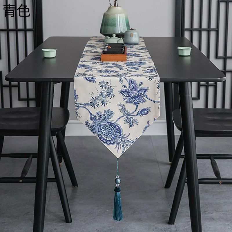 欧風植物柄 テーブルランナー 花柄 テーブルフラグ プリント 花飾り タッセル付き 三角形 センターテーブル 食卓飾り 北欧風テーブルランナー 結婚式 レストラン 披露宴 お家用 防ダニ 汚れ防止