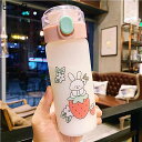 ガラスボトル 水筒 目盛り付き ウォーターボトル 直飲み ワンタッチ式 クリア マットテクスチャ 漫画 水分補給 耐熱耐冷ボトル 無鉛 シームレス 持ち運び便利...