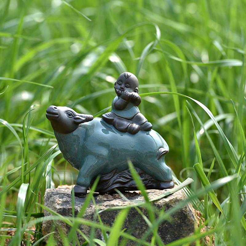 ガーデンオーナメント 花壇の置物 ガーデニング雑貨 インテリア 牛に乗った少年 陶器 かわいい 面白い おしゃれ 卓上置物 部屋装飾品 飾り 装飾用 アウトドア ベランダ 出窓 誕生日プレゼント