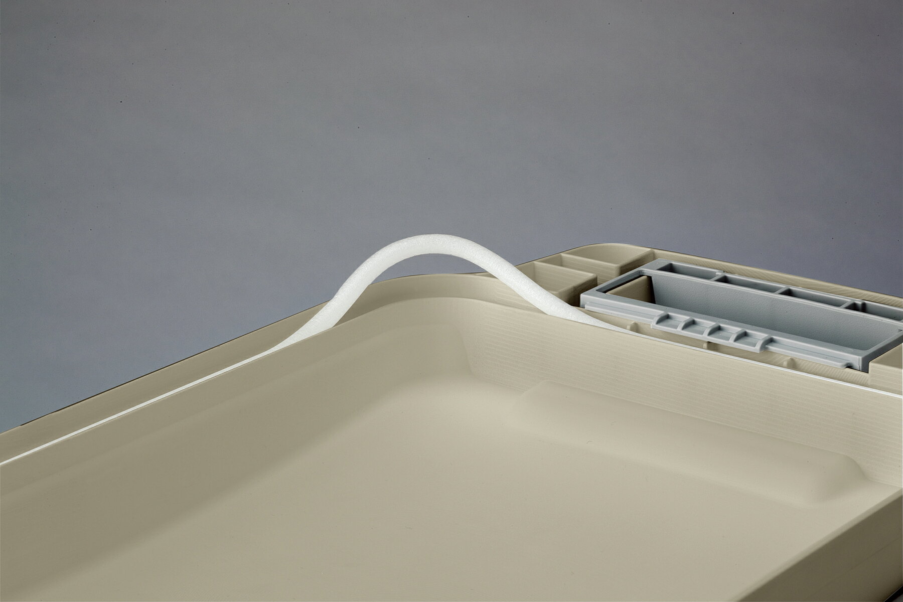 東谷 ダストボックス ワンハンドパッキンペール 70J W38.1×D51.7×H67 ベージュ RSD-72 4971881173434 ゴミ箱 雑貨 フタ付き 片手で開閉 分別 連結 フタに取っ手付き 袋止め 脱悪臭・臭いもれ パッキン付 約70L 本体・蓋・蓋ロック・ポリ袋止め:PP パッキン:発泡PE [3]