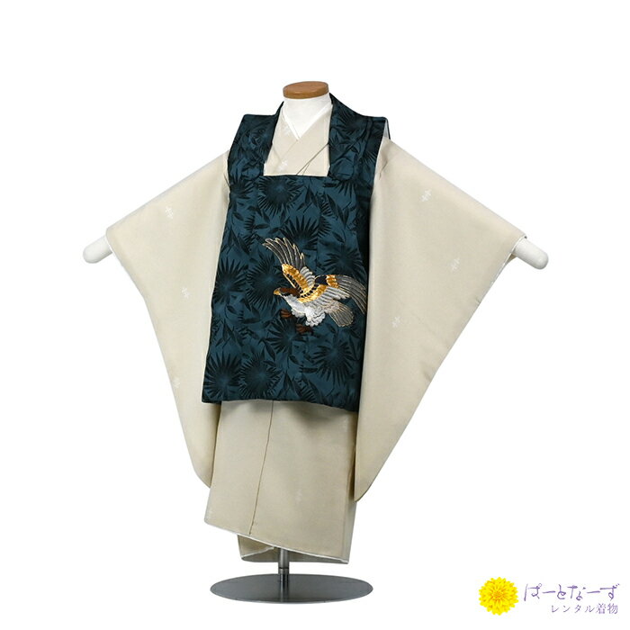 ●足袋はプレゼント！返却不要● ※ お客様のご覧になっているモニターや環境により、実際の色・質感等が若干異なる場合がございます。ご了承下さい。 【ご予約状況カレンダー】 ご予約は先着順となります。 ご予約状況の反映までに時間がかかる場合がございます。 お急ぎの場合はお電話ください。 &nbsp; 【商品番号】 4AO3199 【セット内容】 着物・被布コート・袖なし襦袢・草履・腰紐(2本)・足袋※足袋は返却不要（プレゼント）※小物はこちらでコーディネートさせて頂きます 【サイズ】 対応身長：90cm〜100cm 身丈：75.5cm　※お直しをされた場合は必ず到着時の寸法に戻してご返送ください 肩裄：39.0cm　※お直しをされた場合は必ず到着時の寸法に戻してご返送ください 袖丈：55.5cm 　※サイズ直しはご遠慮下さい 【素材】 化繊 【レンタル期間】 最大3泊4日 ご利用日の翌日17時までに返却発送お願いいたします ※通常は2日前お届けで3泊4日となりますが、前日お届けをご希望の場合は2泊3日となります（レンタル料金は一律）※返却が遅れますと延長料金として追加請求の対象となりますので返却日はお守りください。返却が遅れる場合は必ずご連絡ください。 【ご利用日について】 ※楽天システムによりご利用日が「×」であっても注文を受け付けてしまいますが、ご予約をお取りすることはできません。必ずご利用日が「○」になっていることをご確認の上ご注文ください。カレンダー反映までに少々お時間がかかりますので、その間に先約が入る場合がございます。ご了承ください。 ※ご予約の確定は当ショップからの「【楽天：パートナーズ】ご注文内容のご案内」メールにてお知らせいたします。内容をご確認ください。 【返送方法】 ・専用のダンボールに入れて発送いたします ・ご返却の際も 同じダンボールに入れてご返却ください（必ず同梱の着払い伝票でお送りください） 【注意事項】 ※クリーニングは必要ございません ※次に該当する場合「あんしんパック」の適用はございません 　・袴の裾直し・タバコの焦げ跡など商品として修復不可能な場合 　・故意による著しい汚れ・破損 　・紛失・盗難 ※販売商品ではありません ※上記カレンダーで【ご予約状況】を必ずご確認下さい ◆他の商品はこちらから &nbsp;