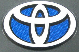 トヨタ シエンタ 定形外郵便(追跡番号無し)送料無料 マジカルカーボン エンジンカバーエンブレム シルバー NCP80系 シエンタ(2003/9～)