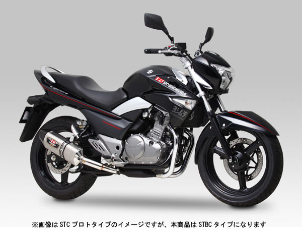 メ ー カ ー ヨシムラ 商　品　名 GSR250用　Slip-On R-77J サイクロンEXPORT SPEC[STBC] 品番 110-120-5W80B 商品内容 ■SUZUKIのニュー・クォータースポーツGSR250にR-77Jが登場します。 ノーマルの左右2本出しサイレンサーに対し、ヨシムラサイクロンは右側1本出しサイレンサーにすることで飛躍的な重量軽減を実現します。 またツインエンジンらしいパルス感溢れるエグゾーストサウンドは操る楽しみを実感できます。 ○製品2年保証付 ○政府認証マフラー ○平成18・19年排出ガス規制適合 ■タイプ ： STBC （チタンブルーカバー/カーボンエンドタイプ） ■重量（STD9.4kg） ： 2.6kg ※サイレンサー製品重量はプロトタイプの重量の為、変更となる場合があります。 ■オイル交換：○ / オイルフィルター交換：○ / センタースタンド：○ ※画像はSTCプロトタイプのイメージになります。 ■JANコード ： 4560297549881 適合 　GSR250（'12） pbxmuf ヨシムラ∇20120820-1【在庫表示に関するお願い】 在庫表示は日々更新しておりますが、メーカー在庫を含めた流動的な在庫になりますので 購入のタイミングで欠品になる可能性もございます。 そのような場合は何卒、ご了承下さいませ。 ※在庫ありの商品は当日14時頃までの注文分は翌営業日に出荷可能となります。 ※当日出荷には対応致しておりませんので予めご了承下さい。 ※発送業務の混雑状況により記載納期を多少前後する場合がございます。予めご了承下さい。