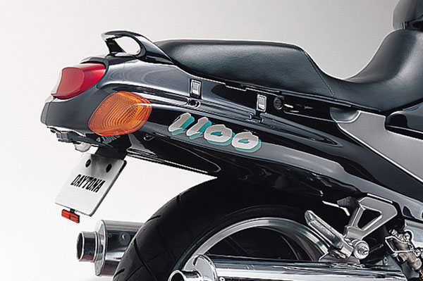 【6月24日出荷】デイトナ ZZR1100D(93-01)用 フェンダーレスキット 74298