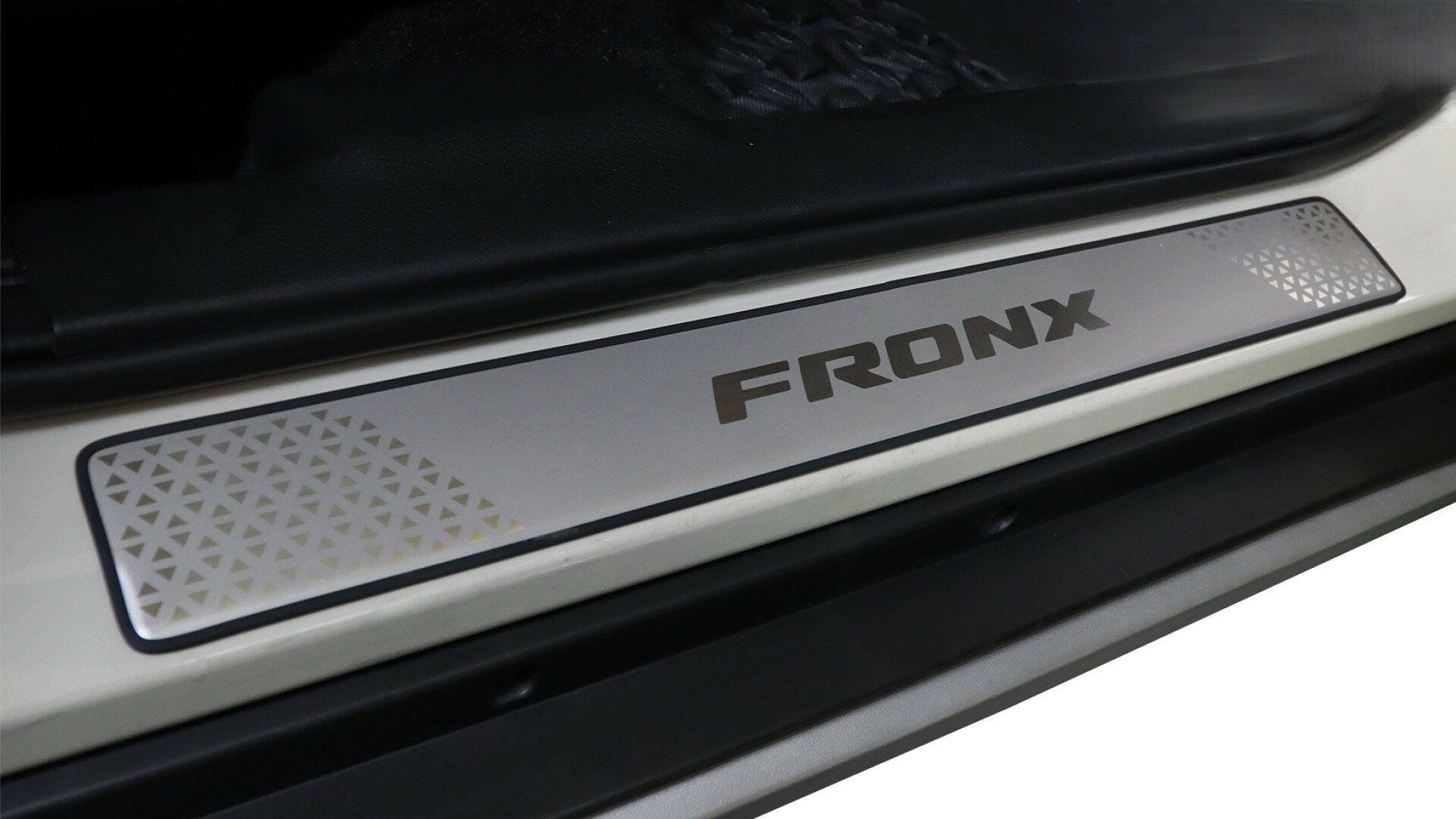 FRONX スズキ 海外 純正 サイドステップガーニッシュ フロンクス 輸出仕様 サイドシルスカッフ スカッフプレート SUZUKI GENUINE PARTS