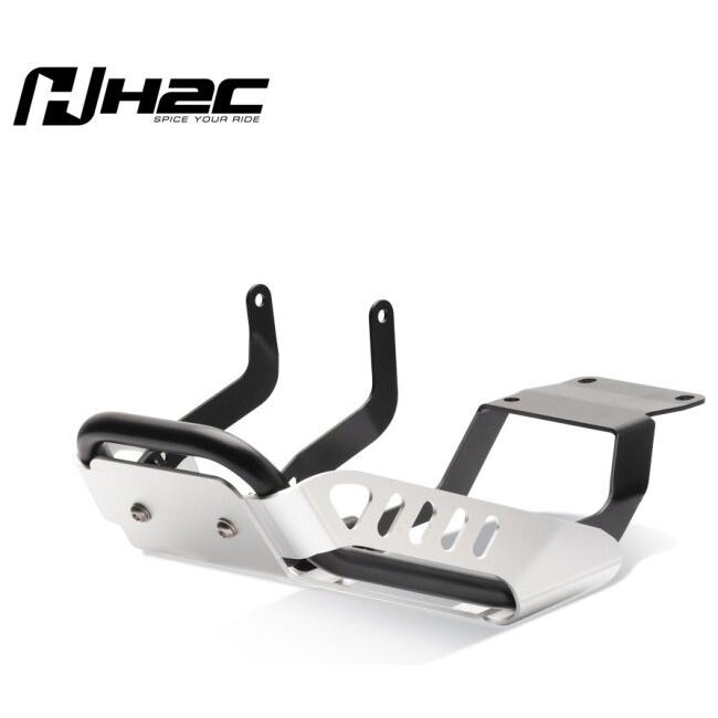 商品情報メーカー名HONDA ホンダ商品名H2C ホンダ 純正 アンダーガード DAX ダックス ST125 エイチツーシー スキッドプレート HONDA GENUINE ACCESSORYメーカー品番■Parts Number：THK2WAN12000TA商品内容■セット内容：H2C エイチツーシー DAX ダックス ST125 アンダーガード 1セット■カラー：シルバー x ブラック■Parts Number：THK2WAN12000TA適合車種■車種名：DAX ダックス ST125 【8BJ-JB04 2022年9月～2024年7月】DAX ダックス ST125 【8BJ-JB06 2024年8月～】商品説明■海外ホンダ純正H2C製アクセサリー。海外製品の為、輸送時の多少の小傷等がある場合がございます。予めご了承下さい。H2C ホンダ 純正 アンダーガード DAX ダックス ST125 エイチツーシー スキッドプレート HONDA GENUINE ACCESSORY H2C ホンダ 純正 アンダーガード DAX ダックス ST125 エイチツーシー スキッドプレート HONDA GENUINE ACCESSORY 【適合車種】■車種名：DAX ダックス ST125 【8BJ-JB04 2022年9月～2024年7月】DAX ダックス ST125 【8BJ-JB06 2024年8月～】【商品内容】■セット内容：H2C エイチツーシー DAX ダックス ST125 アンダーガード 1セット■カラー：シルバー x ブラック■Parts Number：THK2WAN12000TA【商品説明】■海外ホンダ純正H2C製アクセサリー。海外製品の為、輸送時の多少の小傷等がある場合がございます。予めご了承下さい。 5