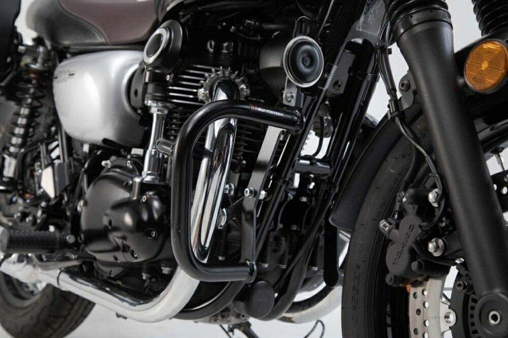◆適合車種 KAWASAKI W800 CAFE '2018 〜 '2020 KAWASAKI W800 STREET '2018 〜 '2020転倒時に最大限の安全を。 頑丈なパイプが燃料タンクやフェアリング、エンジン等を保護します。各車種に合わせて設計され、オートバイフレームの既存のアンカーポイントにボルトオンで取り付けることができます。 ■車両既存のアンカーポイントを利用した頑丈なフレームマウント ■加工や溶接なしの簡単な取り付け ■ステンレスやスチール(パウダーコート)など車両特性に合わせたチューブを採用。 品番：SBL0893310000/B JANコード：4538792154282 総重量(約) 備考