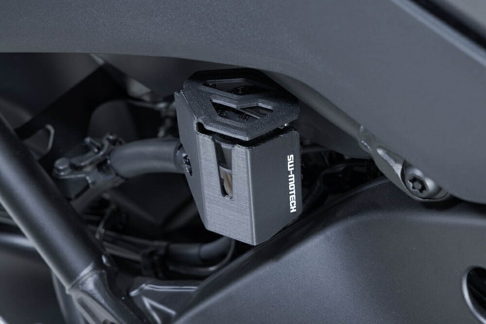 SW-MOTECH TRACER9/GT+/GT ブレーキリザーバーガード SCT0659710000/B