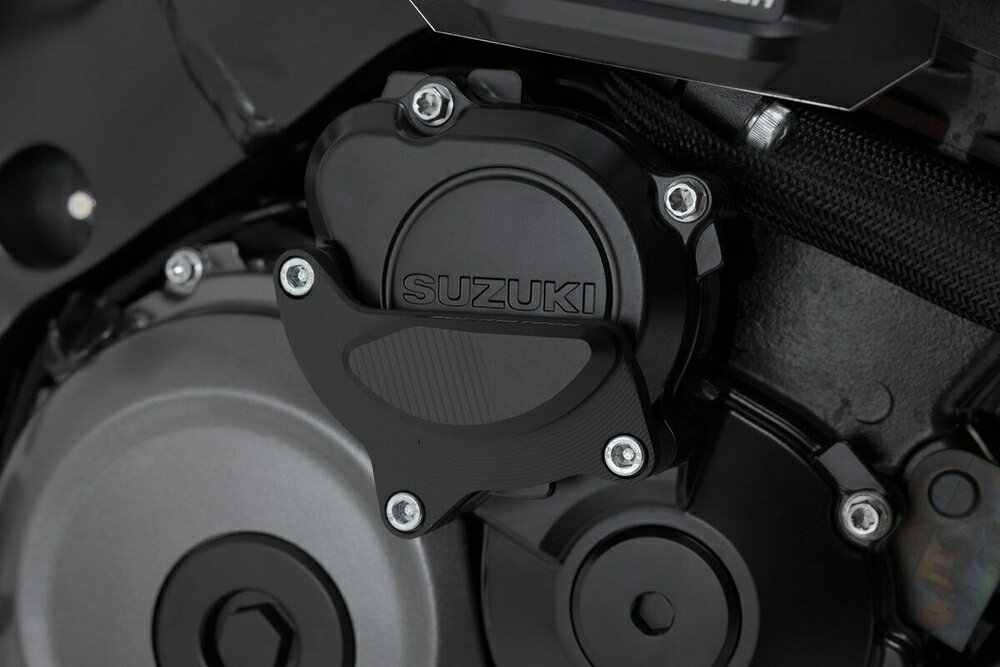 ◆適合車種 SUZUKI GSX-S1000GX '2024 〜 '2024 SUZUKI GSX-S1000S '2022 〜 '2022 SUZUKI GSX-S1000 '2022 〜 '2022 SUZUKI KATANA '2022 〜 '2022エンジンケースプロテクター、チェーンケース、エキゾーストバルブガード、フレームカバー等　車種専用のプロテクトパーツです。 品番：MSS0558710101/B JANコード：4538792212463