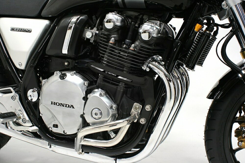 ◆適合車種 HONDA CB1100 '2010 〜 '2019 HONDA CB1100(ABS) '2010 〜 '2019 HONDA CB1100EX '2014 〜 '2022 HONDA CB1100EX(ABS) '2014 〜 '2022 HONDA CB1100RS ABS '2017 〜 '2022▲写真は旧デザインのステッカーです バイクはバランスの乗り物です。例えば、ハイグリップタイヤを装着しただけでも車体の剛性バランスが崩れてしまうことがあります。そこで、バランスを取り戻すために他の部分でそれを補う工夫が必要となってくるのです。 アクティブのサブフレームは車体の剛性バランスを保ち、コーナリングやブレーキング時の車体の挙動を安定させます。バフがけされた美しい表面と、強度を上げるためにリブをもたせた独特のパイプ形状が、ドレスアップ効果も高めます。 ●2017年、2022年にステッカーのデザインを変更しています。掲載写真は旧デザイン仕様の場合がありますのでご注意ください。 ●バフのみ…溶接箇所のビード部分がバフ仕上げになります。 品番：1111041B JANコード：4538792909660 カラー：マットブラック
