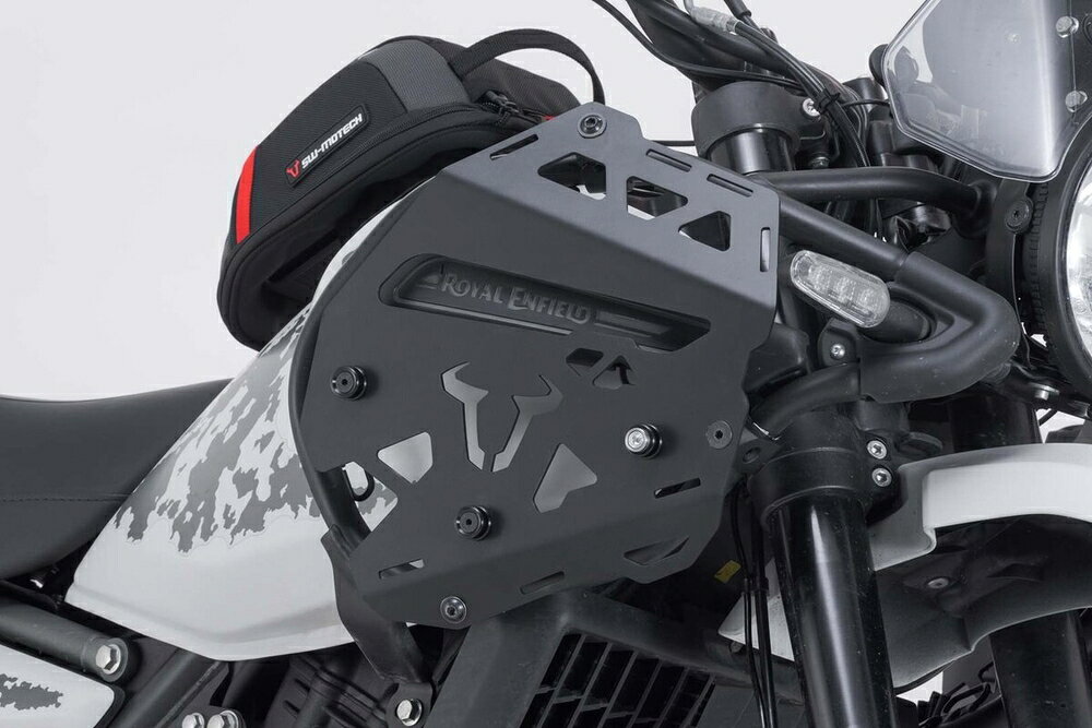 ◆適合車種 ROYAL ENFIELD HIMALAYAN450 '2023 〜 '2023シンプルな外観で強度のあるスチール製のキャリア。 ■対応バッグ・ケース ・LEGEND GEAR サイドバッグLC1/LC2 サイドバッグ ・URBAN ABS サイドケース ・SYSBAG(アダプタープレート別売) ・汎用ブラケット ・ナンバーゼッケンプレート ＜その他適合車種の確認はコチラ ＞ ●掲載している車種・年式は、ヨーロッパモデルで確認された適合です。日本国内で販売された車種・年式への適合は未確認です。 品番：HTA4162011100 JANコード：4538792211718 備考：純正クラッシュバーとの組み合わせのみ適合 対応バッグ：LC1/LC2, URBAN ABS, SysBag(アダプタープレート含む),ナンバープレート