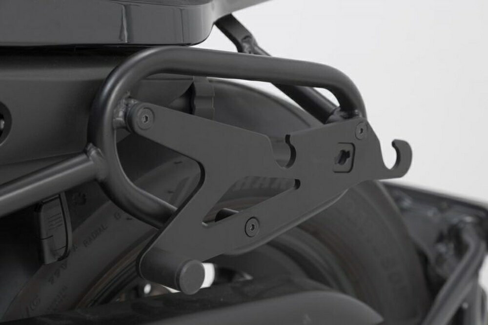 SW-MOTECH ��˥С������ǥ� SLC�����ɥ���ꥢ�� SLH�Ѵ������ץ����ץ졼��(��¦����) HTA0068216000