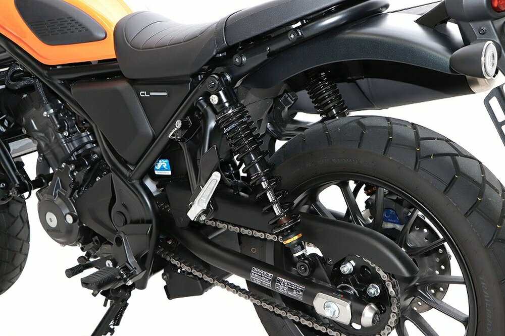 ◆適合車種 HONDA CL250 '2023 〜 '2023日本仕様のリアショックとフロントスプリングを1セットにした、ハイパープロの魅力を最大限堪能できるキットボックス。 車種ごとに「乗り心地を数値化」し、ハイパープロが推奨する理想の車体姿勢になるよう設定。前後同時に換装することで、ライディングおいて重要な“バランス”を最適化します。 リアショックとフロントスプリングをそれぞれ単品で購入するよりお得な価格設定です。 【ストリートボックス セット内容】 ・フロントスプリング ・リアショック ・フロントフォークオイル ・フロントフォークグリス ・ステッカー(Hロゴ×2) ・オリジナルバンダナ ・プリロードレンチ ・かんたんサグ取りマニュアル(解説動画リンク付) ・車種専用マニュアル(セッティングデータ付き) ・保証書 ※製品の仕様は予告なく変更する場合がございます。 【お役立ち情報】 ハイパープロ Japan Specとは？ イージーオーダーサービス(新規購入時のみ) サスペンションセッティングについて サグの取り方(PDF) オーバーホールサービス 品番：33410105 JANコード：4538792914770 タイプ：エマルジョン 油圧プリロードアジャスター(HPA)：なし 備考(仕様その他) リアスプリング：コンスタントライジングレート