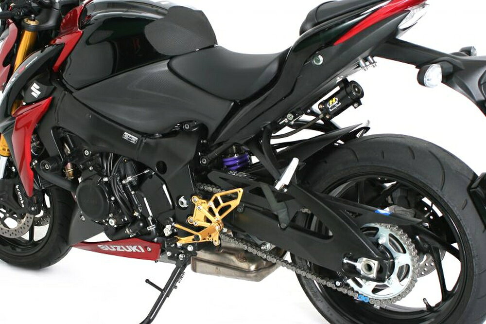 ◆適合車種 SUZUKI GSX-S1000 '2015 〜 '2025 SUZUKI GSX-S1000F '2015 〜 '2020▲写真はイメージです。 日本仕様のリアショックとフロントスプリングを1セットにした、ハイパープロの魅力を最大限堪能できるキットボックス。 車種ごとに「乗り心地を数値化」し、ハイパープロが推奨する理想の車体姿勢になるよう設定。前後同時に換装することで、ライディングおいて重要な“バランス”を最適化します。 リアショックとフロントスプリングをそれぞれ単品で購入するよりお得な価格設定です。 【ストリートボックス セット内容】 ・フロントスプリング ・リアショック ・フロントフォークオイル ・フロントフォークグリス ・ステッカー(Hロゴ×2) ・オリジナルバンダナ ・プリロードレンチ ・かんたんサグ取りマニュアル(解説動画リンク付) ・車種専用マニュアル(セッティングデータ付き) ・保証書 ※製品の仕様は予告なく変更する場合がございます。 【お役立ち情報】 ハイパープロ Japan Specとは？ イージーオーダーサービス(新規購入時のみ) サスペンションセッティングについて サグの取り方(PDF) オーバーホールサービス 品番：33450032 JANコード：4538792127606 タイプ：[モノ] 461 ホース付タンクタイプ (アルミシリンダー) 油圧プリロードアジャスター(HPA)：無し 備考(仕様その他) リアスプリング：コンスタントライジングレート