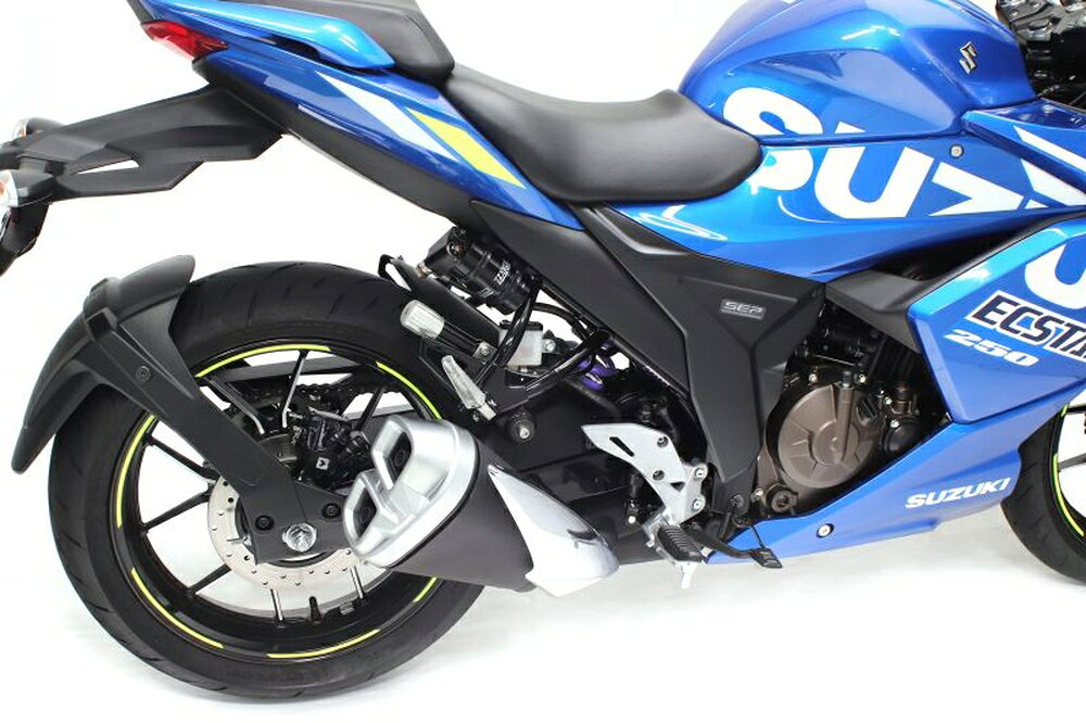 ◆適合車種 SUZUKI GIXXER SF 250 '2020 〜 '2023▲サンプル画像 日本仕様のリアショックとフロントスプリングを1セットにした、ハイパープロの魅力を最大限堪能できるキットボックス。 車種ごとに「乗り心地を数値化」し、ハイパープロが推奨する理想の車体姿勢になるよう設定。前後同時に換装することで、ライディングおいて重要な“バランス”を最適化します。 リアショックとフロントスプリングをそれぞれ単品で購入するよりお得な価格設定です。 【ストリートボックス セット内容】 ・フロントスプリング ・リアショック ・フロントフォークオイル ・フロントフォークグリス ・ステッカー(Hロゴ×2) ・オリジナルバンダナ ・プリロードレンチ ・かんたんサグ取りマニュアル(解説動画リンク付) ・車種専用マニュアル(セッティングデータ付き) ・保証書 ※製品の仕様は予告なく変更する場合がございます。 【お役立ち情報】 ハイパープロ Japan Specとは？ イージーオーダーサービス(新規購入時のみ) サスペンションセッティングについて サグの取り方(PDF) オーバーホールサービス 品番：33450068 JANコード：4538792903385 タイプ：[モノ] 461 ホース付タンク (アルミシリンダー) 油圧プリロードアジャスター(HPA)：あり 備考(仕様その他) リアスプリング：コンスタントライジングレート
