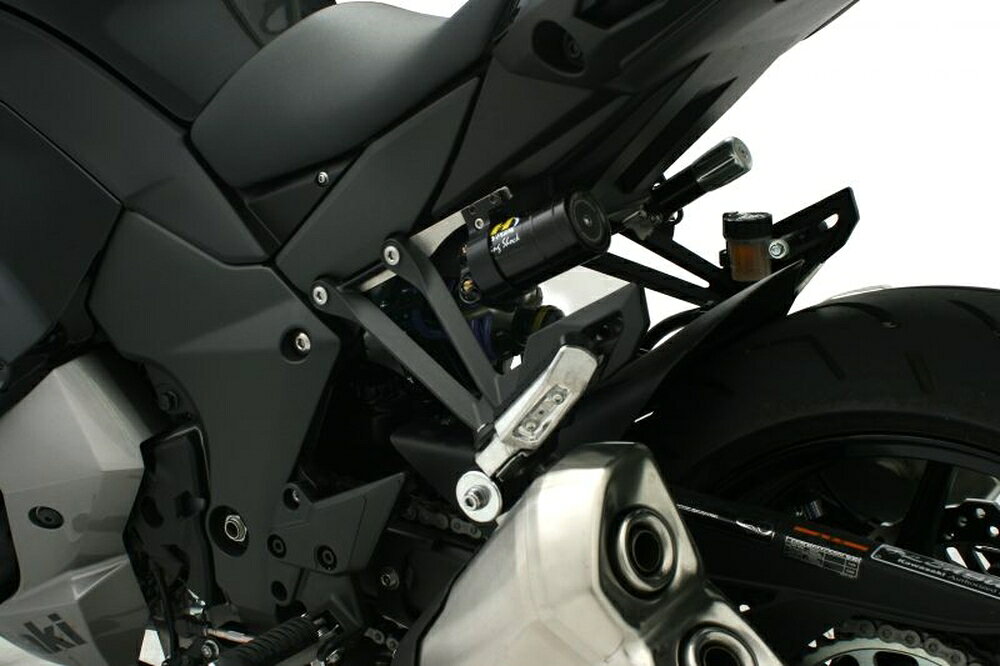 ◆適合車種 KAWASAKI Ninja1000 '2011 〜 '2019 KAWASAKI Ninja1000(ABS) '2011 〜 '2019 KAWASAKI Ninja1000 SX '2020 〜 '2024▲写真はイメージです。 日本仕様のリアショックとフロントスプリングを1セットにした、ハイパープロの魅力を最大限堪能できるキットボックス。 車種ごとに「乗り心地を数値化」し、ハイパープロが推奨する理想の車体姿勢になるよう設定。前後同時に換装することで、ライディングおいて重要な“バランス”を最適化します。 リアショックとフロントスプリングをそれぞれ単品で購入するよりお得な価格設定です。 【ストリートボックス セット内容】 ・フロントスプリング ・リアショック ・フロントフォークオイル ・フロントフォークグリス ・ステッカー(Hロゴ×2) ・オリジナルバンダナ ・プリロードレンチ ・かんたんサグ取りマニュアル(解説動画リンク付) ・車種専用マニュアル(セッティングデータ付き) ・保証書 ※製品の仕様は予告なく変更する場合がございます。 【お役立ち情報】 ハイパープロ Japan Specとは？ イージーオーダーサービス(新規購入時のみ) サスペンションセッティングについて サグの取り方(PDF) オーバーホールサービス 品番：33470034 JANコード：4538792128634 タイプ：[モノ] 461 ホース付タンクタイプ HPA付 (アルミシリンダー) 油圧プリロードアジャスター(HPA)：あり 備考(仕様その他) リアスプリング：リニアレート