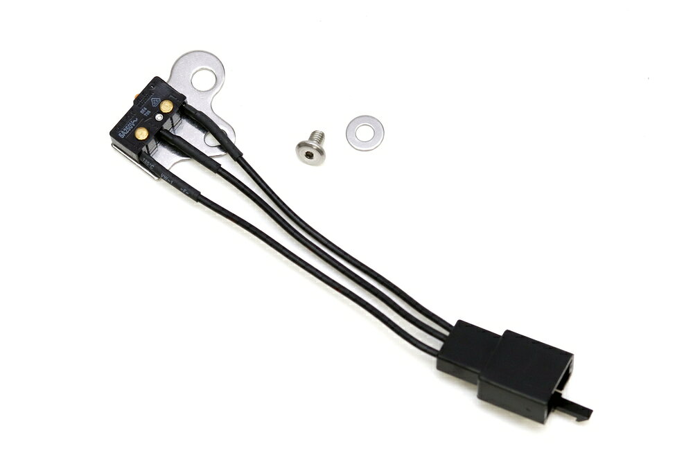 VRE/VRD/VRC用クラッチスイッチキット。 旧モデルではスチール製だったステーの材質を錆びに強いステンレスに変更。さらに、配線を太くして断線のリスクを減らしました。 使用するマスターの種類、サイズを確認してお選びください。 品番：29000265 JANコード：4538792956534 タイプ：クラッチ 対応マスターシリンダー：VRE/VRD/VRC φ19(レシオ18-16mm/17mm)/φ17.5/φ16