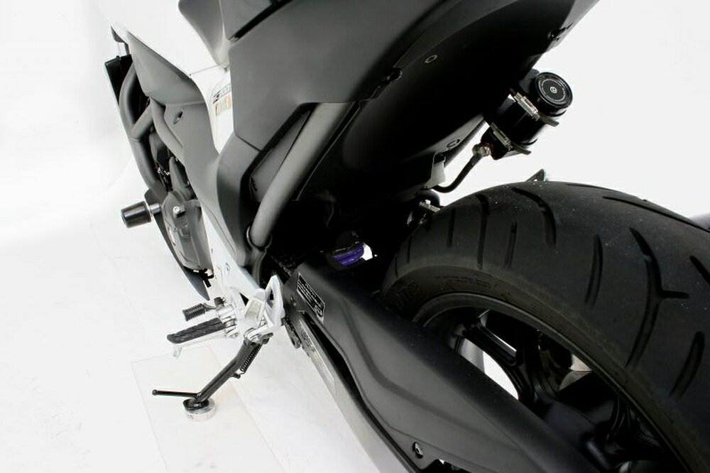 ◆適合車種 HONDA NC750S '2014 〜 '2015 HONDA NC750S(ABS) '2014 〜 '2015 HONDA NC750X '2014 〜 '2015 (Type-LDのみ) HONDA NC750X(ABS) '2014 〜 '2015 (Type-LDのみ) HONDA NC700S '2012 〜 '2013 HONDA NC700S(ABS) '2012 〜 '2013 HONDA NC700X '2012 〜 '2013 (Type-LDのみ) HONDA NC700X(ABS) '2012 〜 '2013 (Type-LDのみ)▲写真はイメージです。 初期は柔らかく衝撃を吸収し、高負荷時には奥で踏ん張るハイパープロ独自開発の“コンスタントライジングレート”スプリング。 不等ピッチが生み出すその性能を100%発揮させるシルキーでスムースな乗り心地のリアショックユニットです。 ●機能 ・プリロードアジャスター ・リバウンドアジャスター ・HI/LOWコンプレッションアジャスター ・車高調整(一部車種除く) ・HPA(一部ラインナップ) ●HPA付の製品について HPA(油圧プリロードアジャスター)がついた製品は、アクセスしやすい場所に取り付けたHPAのダイヤルを回すことで、リアショック本体に工具をかけなくてもプリロードナットを回し調整することができます。 ※製品の仕様は予告なく変更する場合がございます。 【お役立ち情報】 ハイパープロ Japan Specとは？ イージーオーダーサービス(新規購入時のみ) サスペンションセッティングについて サグの取り方(PDF) オーバーホールサービス 品番：33310044 JANコード：4538792122939 ショックタイプ：モノ ホース付タンクタイプ T461(アルミシリンダー) 油圧プリロードアジャスター(HPA)：なし スプリング：コンスタントライジングレート