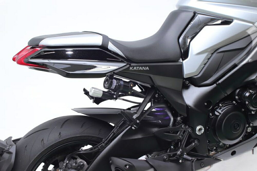 ◆適合車種 SUZUKI KATANA '2019 〜 '2025▲写真はイメージです。 初期は柔らかく衝撃を吸収し、高負荷時には奥で踏ん張るハイパープロ独自開発の“コンスタントライジングレート”スプリング。 不等ピッチが生み出すその性能を100%発揮させるシルキーでスムースな乗り心地のリアショックユニットです。 ●機能 ・プリロードアジャスター ・リバウンドアジャスター ・HI/LOWコンプレッションアジャスター ・車高調整(一部車種除く) ・HPA(一部ラインナップ) ●HPA付の製品について HPA(油圧プリロードアジャスター)がついた製品は、アクセスしやすい場所に取り付けたHPAのダイヤルを回すことで、リアショック本体に工具をかけなくてもプリロードナットを回し調整することができます。 ※製品の仕様は予告なく変更する場合がございます。 【お役立ち情報】 ハイパープロ Japan Specとは？ イージーオーダーサービス(新規購入時のみ) サスペンションセッティングについて サグの取り方(PDF) オーバーホールサービス 品番：33350049 JANコード：4538792124162 ショックタイプ：モノ ホース付タンクタイプ T461(アルミシリンダー) 油圧プリロードアジャスター(HPA)：付き スプリング：コンスタントライジングレート