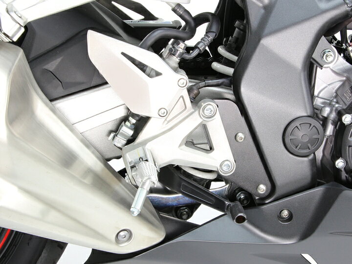 HURRICANE（ハリケーン） CBR250RR ステップオフセットプレート ブラック HF5306