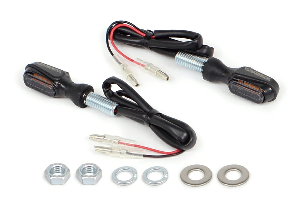 汎用 DC12V車(汎用)詳細 本製品は、コンパクト形状に高輝度LEDを採用し、ウインカー本体の小型化を実現したLEDウインカーです。 ウインカー形状にオーソドックスなデザインを採用することで、いろいろな車両、車両スタイルに合わせやすく、車体をスタイリッシュにまとめます。 ウインカーボディーは軽量な樹脂製で、表面にはシボ加工を施しております。 又、ラバーマウントを採用している為、耐久性と耐振性を両立しています。 ウインカーレンズは精悍な雰囲気のスモークレンズを採用。 ウインカーボディーには、SP武川ロゴのレーザーマーキング入り。 高輝度LEDを5灯配置することで、昼夜問わず視認性に優れています。 又、高輝度でありながら、1灯あたり約1.0W(12V時)と、低消費電力を実現しています。 本製品のコード長を約340mmと長めに設定しており、コードを長く必要とする車両にもご使用頂けます。 コード先端ギボシサイズΦ3.5mm ウインカーボディーのネジ部には、M8 ピッチ1.25、ネジ長20mmを採用し、汎用性に優れています。 ■ 本製品はEマークを取得した車検対応ウインカーになります。 . ■ 注意事項 コード先端ギボシサイズがΦ3.5mmになります。 取り付けする車両のギボシサイズが異なる場合、ギボシ加工が必要になります。 本製品を使用する場合、SP武川製指定ワイドレンジフラッシャーリレーの同時装着が必要になります。 SP武川製指定ワイドレンジフラッシャーリレーは、品番:05-08-0083になります。