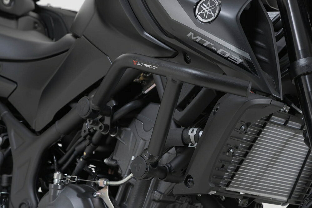 ◆適合車種 YAMAHA MT-03 '2016 〜 '2025転倒時に最大限の安全を。 頑丈なパイプが燃料タンクやフェアリング、エンジン等を保護します。各車種に合わせて設計され、オートバイフレームの既存のアンカーポイントにボルトオンで取り付けることができます。 ■車両既存のアンカーポイントを利用した頑丈なフレームマウント ■加工や溶接なしの簡単な取り付け ■ステンレスやスチール(パウダーコート)など車両特性に合わせたチューブを採用。 品番：SBL0662710003/B 価格：\38,800（税込 \42,680） JANコード：4538792216294 総重量(約)：4.1kg 備考：スチール製(パウダーコート)