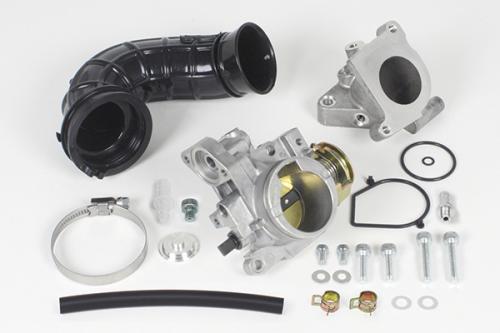 ■ 詳細 ■ビッグスロットルボディー スロットルボディー:ボア径φ34 ■スーパーヘッド4V+R専用スペシャルパーツ武川オリジナルインレットパイプ ビッグスロットルボディーからスーパーヘッド4V+Rヘッドのインテークポートへスムーズに吸入出来ます。表面バレル仕上げ ■スペシャルパーツ武川オリジナルコネクティングチューブが付属 ノーマルエアクリーナーボックスとビッグスロットルボディーを接続出来ます。 専用設計の為、ノーマルエアクリーナーボックスの位置を変更することなく、そのまま接続出来ます。 ビッグスロットルボディーに対応する為、エアクリーナーボックスの穴径を広げる加工が必要です。■ 注意事項 スペシャルパーツ武川製スーパーヘッド4V+Rボアアップキット181cc(ノーマルスロットルボディー仕様)装着車が対象となります。 使用されているFIコン2(インジェクションコントローラー)の内蔵プログラムがビッグスロットルボディー対応であるか確認が必要になります。 ビッグスロットルボディーが対応していないFIコン2の場合は書き換えサービスを行う必要があります。 書き換えサービス(有償)を行う際、送料/代引き手数料が別途必要になります。 詳細はスペシャルパーツ武川公式サイトをご覧ください。 ■ 書き換えサービス(有償)が必要な対象FIコン2 ■ご購入頂いたFIコン2の品番で確認が出来ます。 GROM(JC61-1000001〜1299999)用品番05-04-0021 MSX125用品番05-04-0022 GROM(JC61-1300001〜)・MSX125SF用品番05-04-0034 上記の品番に該当する方は、書き換えサービスが必要です。 ■電源投入時のFIコン2の点滅パターンにより、確認出来ます。 GROM(JC61-1000001〜1299999)用は赤ランプ、MSX125用は緑ランプが点滅します。 GROM(JC61-1300001〜)・MSX125SF用は赤ランプと緑ランプが同時に点滅します。 書き換えサービスが必要な場合の点滅パターンは電源投入時 “ 3回点滅 ” ビッグスロットルボディー対応の点滅パターンは電源投入時 “ 2回点滅 ” スーパーヘッド4V+Rボアアップキット181cc (ノーマルスロットルボディー仕様)装着車