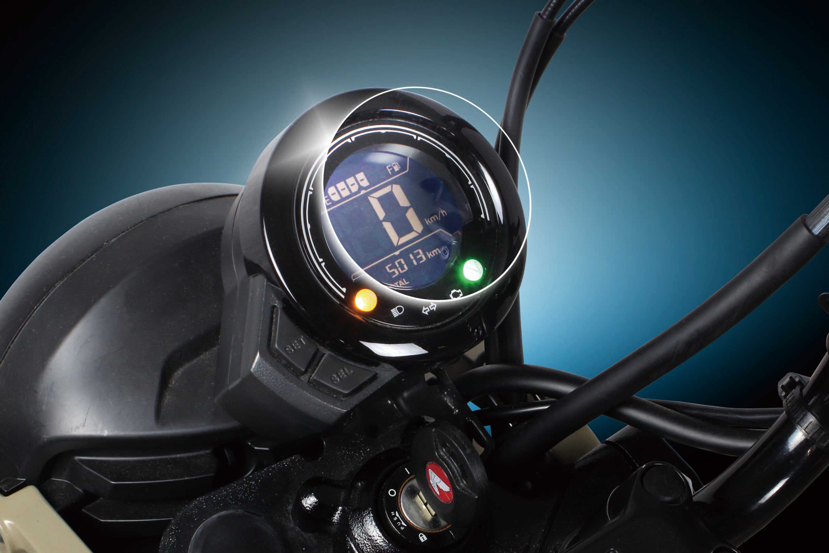 ◆適合車種 モンキー125(JB02-1000001〜/JB03-1000001〜) モンキー125タイモデル(MLHJB02/MLHJB03) ダックス125(JB04-1000001〜) CT125(JA55-1000001〜/JA65-1000001〜) キズ・紫外線・汚れからメーターを保護するプロテクティブフィルムになります。 本製品を貼り付ける事で、泥汚れやホコリが付着しても、メーターパネル本体を傷付けることなく、清掃できます。 フィルムはクリア光沢タイプを採用。透明感を損なわず視認性を考慮しております。 又曲面のメーターパネルに対応する為、専用のフィルムを採用しメーターパネルと保護フィルムの段差を少なくする事で、取り付け後もナチュラルな状態を保ちます。 1枚入り。 ※本製品は水貼りで取り付けを行って下さい。 ※本製品は記載の“対象車両専用”の保護フィルムになります。対象車両以外には使用しないで下さい。