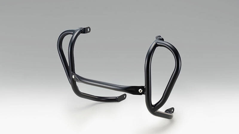 【適合】Z650RS 22Y- 【材質】スチール 【色】黒 往年のザッパーをイメージさせたZ650RS用のエンジンガード。車体のデザインを壊さない様に小柄で最大限の効果を得る形状で設計。立ちごけ等の軽度なアクシデントからエンジンをガードいたします。