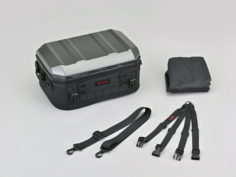 シンプルなデザインのシェルは軽量ながら十分な強度を確保。 バッグ部分は頑丈な芯材や変形防止の連結ベルトなどで美しいフォルムを保つHenlyBeginsバッグのデザインを踏襲。 使い勝手のいいパルステープには後付けでポーチ等が装着可能です。 バッグ底面のノンスリップシートは、シートの小さなスーパースポーツでもバッグの前ズレを防ぎ、イージーリングベルトで簡単・確実・きれいにバッグを固定できます。 気軽に使える日帰り〜1泊サイズ。 ? 特許登録 No.7381016号 ? ? 意匠登録 No.D1608431 ? ・タイプ：カーボン ・容量：25L ・最大積載重量 ：7kg ・本体重量（付属品込）：2.1kg ・サイズ：H210×W420×D300（mm） ・素材：トップシェル - ポリカーボネート（PC） ・付属品：イージーリングベルト（N25B）/ レインカバー / ショルダーベルト