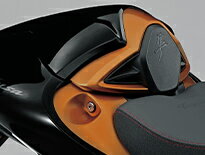 SUZUKI GSX1300R Hayabusa シングルシートカウル（M2モデル〜） グラススパークルブラック/キャンディバーントゴールド 45500-108...