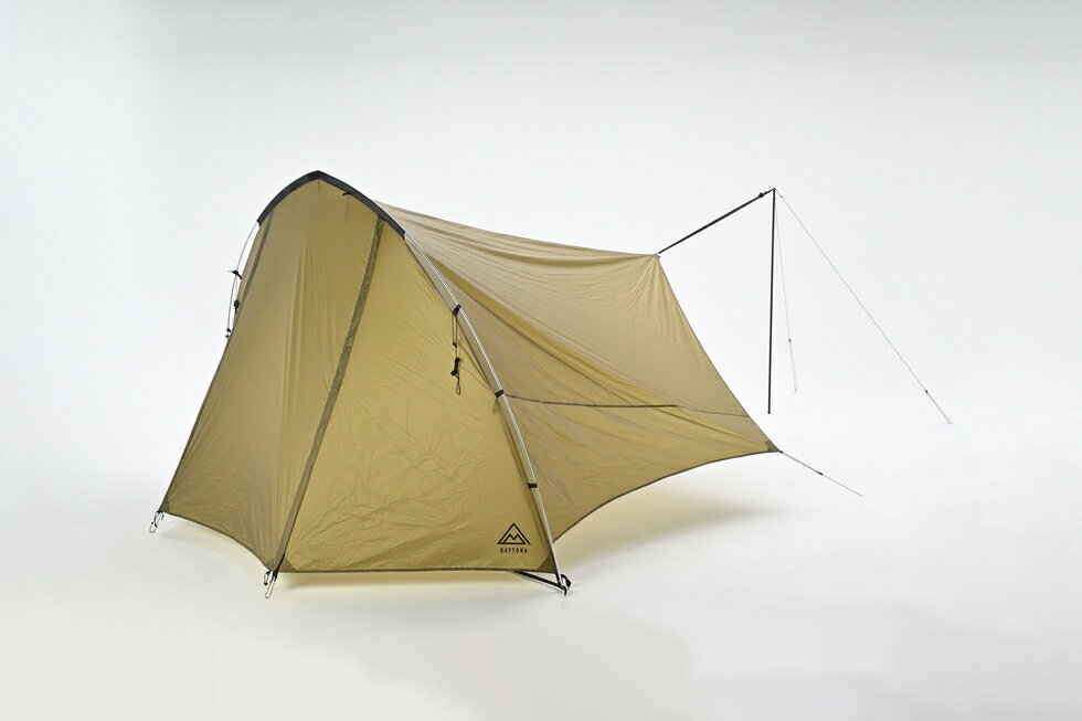 要望の多かった、マエヒロドームに適合するサイズのシェルター。 更に広い前室空間が生まれます。 ・カラー：フォレストカーキ ・重量：約1.6kg ・サイズ：本体 - 330×280×170（cm） 　　　　　収納時 - 48×Φ15（cm） ・材質：本体 - 20Dリップストップナイロン/シリコン、PU（耐水圧3000mm） 　　　　ポール - A7001 ・ポール用ガイライン（2本）付属。 ・適合テント：マエヒロドーム / マエヒロドームPLUS / マエヒロドームDUO / OGAWAステイシーST-2（デイトナコラボ品は廃番） 　　　　　　　高さ95〜150cm、幅230cmまでのテントに適合。※設営には別売のポール165が必要です。