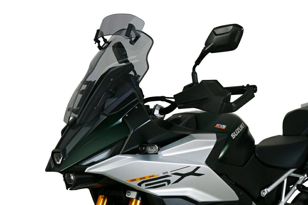 カタログ品番: MVT468 メーカー品番: 4025066176854 JANコード: 4550646103055 「スクリーン ヴァリオ ツーリング」は、スクリーンエンドに独自の可変フラップを持つスクリーンです。フラップは6段階に調節が可能でシチュエーションによって風の流れをコントロールできます。フラップ上部からの風とフラップ/スクリーンの隙間を通ってきた風が互いの勢いを打ち消し合うことで身体への風の抵抗を軽減。高速道路を多用するロングツーリング派のライダーにおすすめです。 詳細情報/補足情報 適合情報 厚み:3mm タイプ:スクリーン ヴァリオ ツーリング 色[カラー]:スモーク サイズ:幅405mmx長さ460mm 材質[素材]:アクリル 仕様:グラデーション無し 付属品:専用取付ステー、ボルト類 備考:スクリーン高さ3段階調整可能 スズキ[SUZUKI]:排気量751cc〜:GSX-S1000GX(24-25)厚み:3mm タイプ:スクリーン ヴァリオ ツーリング 色[カラー]:スモーク サイズ:幅405mmx長さ460mm 材質[素材]:アクリル 仕様:グラデーション無し 付属品:専用取付ステー、ボルト類 備考:スクリーン高さ3段階調整可能