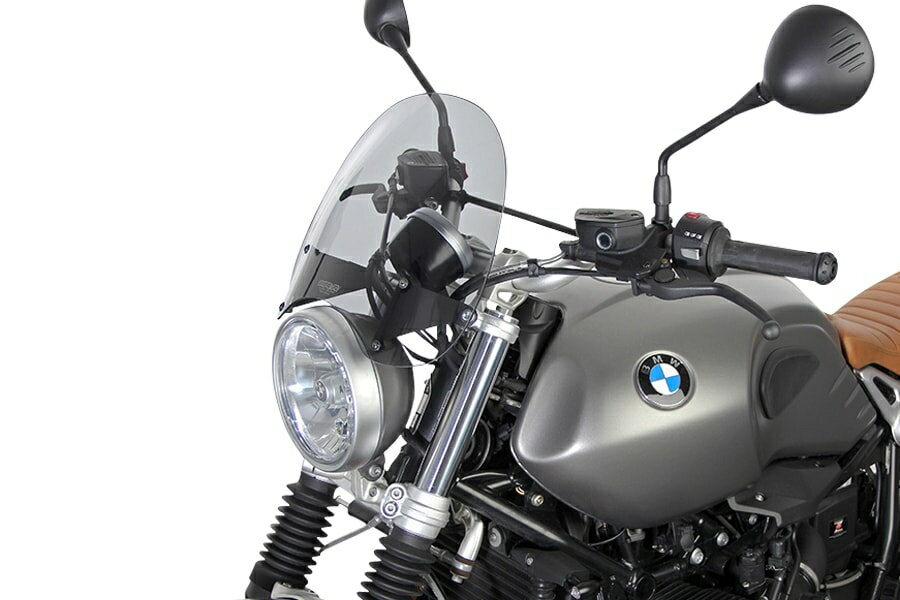 カタログ品番: MT761S メーカー品番: 4025066158485 JANコード: 4549950042457 「スクリーン ツーリング」は、全長を長めに成型したスクリーンです。走行風をとにかく低減させたい方や、ロングツーリング派の方におすすめです。 詳細情報/補足情報 適合情報 厚み:3mm タイプ:スクリーン ツーリング 色[カラー]:スモーク サイズ:幅380mmx長さ320mm 材質[素材]:アクリル 仕様:グラデーション無し 付属品:専用マウンティングキット ビーエムダブリュー[BMW]:排気量751cc〜:R nine T Scrambler [RnineTスクランブラー](16-23)厚み:3mm タイプ:スクリーン ツーリング 色[カラー]:スモーク サイズ:幅380mmx長さ320mm 材質[素材]:アクリル 仕様:グラデーション無し 付属品:専用マウンティングキット