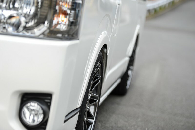 TSD styling HIACE ハイエース HIACE 3型4型エアロ ダウンフェンダーモール　未塗装大型商品、メーカー直送の為個人様宅発送、代金引換不可となります。送付先は取付店様へお願い致します。