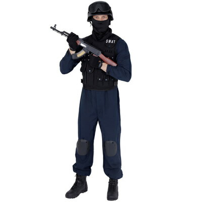 【商品説明】アメリカ警察の特殊部隊スワットをモチーフにしたコスチューム。SWATのロゴ入りベストはたくさんのポケット付きで本格的！ヘルメットやゴーグル、膝あてなどの小物も充実。お手持ちの服と合わせて、ハロウィンコスプレやサバイバルゲームの仮...