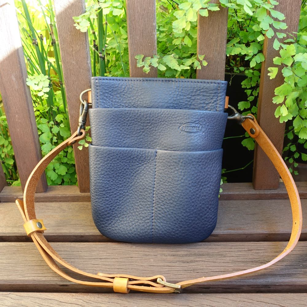 【アウトレット】フローリストケース シザーケース フローリスト 花屋 写真の現品 1点もの 2024-12-16-15 ★必ず下記の商品説明をご覧ください★ 剪定ばさみ 生花バサミ 古流バサミ 芽切りバサミ 大久保バサミ ガーデニング 生け花 ウエストポーチ 日本製 フラワーショップ