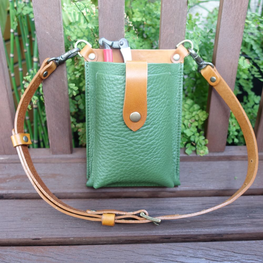 【OUTLET】フローリスト ケース シザーケース 花屋 写真の現品 1点もの 早い者勝ち 2024-0817-6【★必ず下記の商品説明をご覧ください★】剪定ばさみ 生花バサミ 古流バサミ 芽切りバサミ 大久保バサミ ガーデニング 生け花 ウエストポーチ 日本製 フラワーショップ