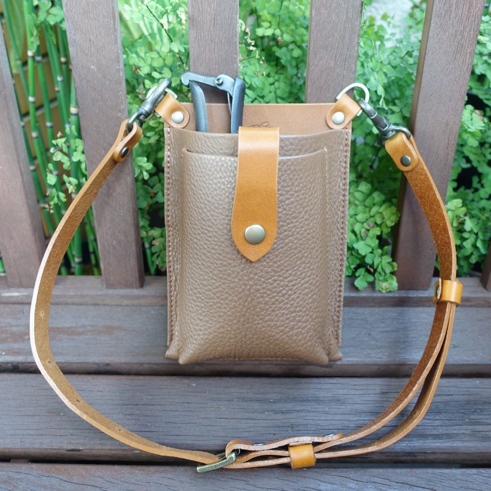 【OUTLET】フローリスト ケース シザーケース 花屋 写真の現品 1点もの 早い者勝ち 2024-0817-21【★必ず下記の商品説明をご覧ください★】剪定ばさみ 生花バサミ 古流バサミ 芽切りバサミ 大久保バサミ ガーデニング 生け花 ウエストポーチ 日本製 フラワーショップ