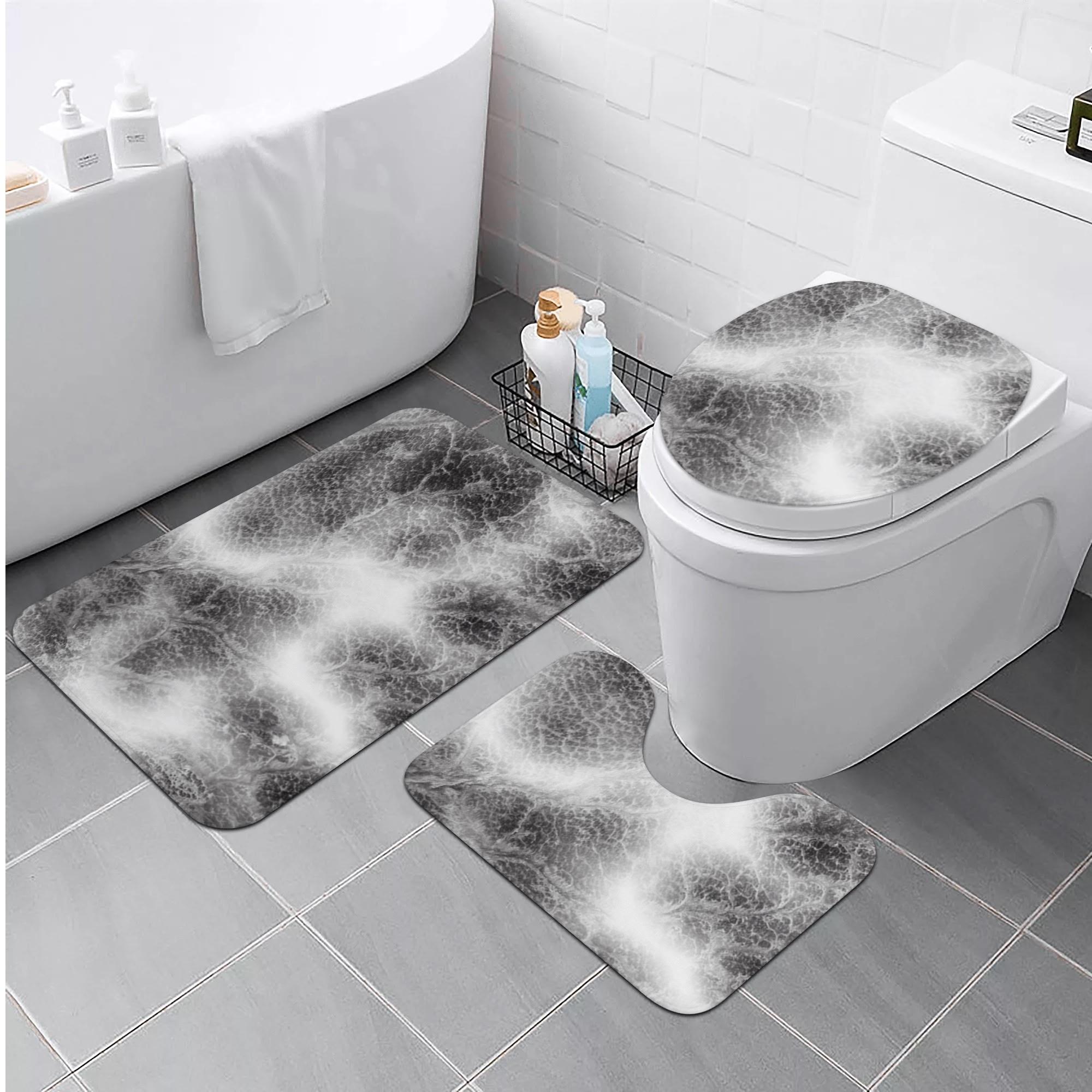 ※商品名：BONATHIA トイレマットセット cut ゾンビ柄で魅惑なトイレ空間を演出❗️❗️ 商品説明 * フランネル素材のトイレマットセット* 3点セットはふたカバー、トイレUパッド、フロアマット* 裏面はラバーの滑り止め加工* 一人暮らしのユニットバスをおしゃれに演出* 洗濯機で丸洗い可能で常に清潔* プレゼントやお祝いのギフトに最適 生産、配送期間 生産期間:3~5日EMS運送期間:生産終了後14~28日（新型コロナウイルス感染症拡大の影響により、お届け時期が大幅に遅くなる可能性があります） その他 ※完全受注生産のため発送までにお時間をいただいておりますがご了承ください。 ※アイテムの種類や素材によって仕上がりの色味に差異が生じる場合がありますのであらかじめご了承ください。 ※サイズは着用時の目安にご参考下さい。 ※入荷輸送時に、箱等に多少の汚れ・キズ・角凹みなどが発生する場合がございます。 ※上記ご了承の上、お買い求め下さい。