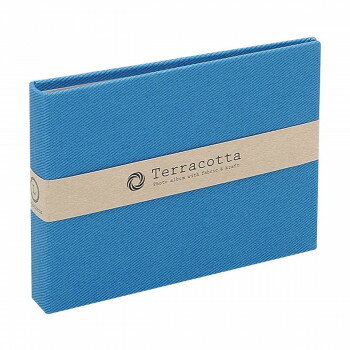 ※代引き不可 同梱不可※北海道、沖縄、離島送料は別途お見積り。※手配完了後は、ご注文キャンセルを承る事が出来ません。指定日可能の表示以外の商品はご指定日不可です。メーカーより取り寄せ商品のため、在庫状況によっては欠品・廃盤の可能性があります。あらかじめご了承ください。「親しみやすさ」をテーマに素材感のある布地表紙とクラフ台紙を使用した雑貨スタイルのアルバムです。パーソナル・オフィス・店舗など幅広くお使いいただけるようシンプルなデザインです。手軽さがうれしい溶着タイプのアルバムです。サイズ個装サイズ：2.4×14.6×11.9cm重量個装重量：109g生産国日本・広告文責（有限会社パルス・048-551-7965）fk094igrjs